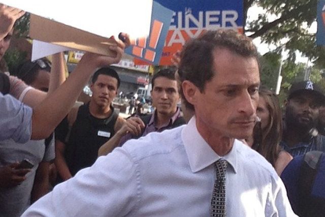Oh man check out the expression of apparent anger that Anthony Weiner is displaying!